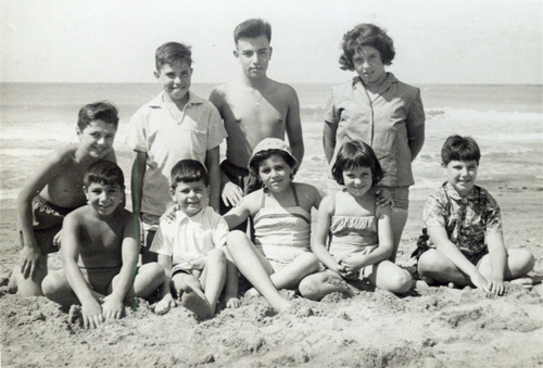 "By the sea - nine kids" by anyjazz65 on Flickr (CC BY-NC 2.0)
