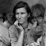 Dorothea Lange (1895 -1965), "Migrant Mother", 1936. Riproduzione fotomeccanica, 10×13 cm. Washington D.C., Library of Congress: Prints and Photographs Division (attraverso Wikimedia Commons [Public domain])