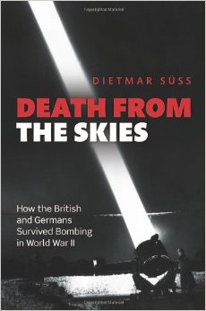 SÜSS, Dietmar, <em>Death from the Skies: How the British and Germans Survived Bombing in World War II</em>, Oxford, Oxford University Press, 2014, 707 pp.