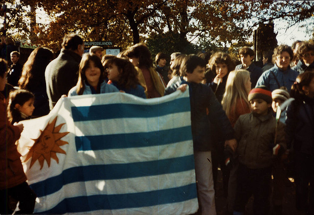 "Exiliados con banderita" by la teja Pride on Flickr (CC BY-SA 2.0)