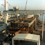 La nave officina semisommergibile "Micoperi 7000" durante la costruzione in bacino. 1986