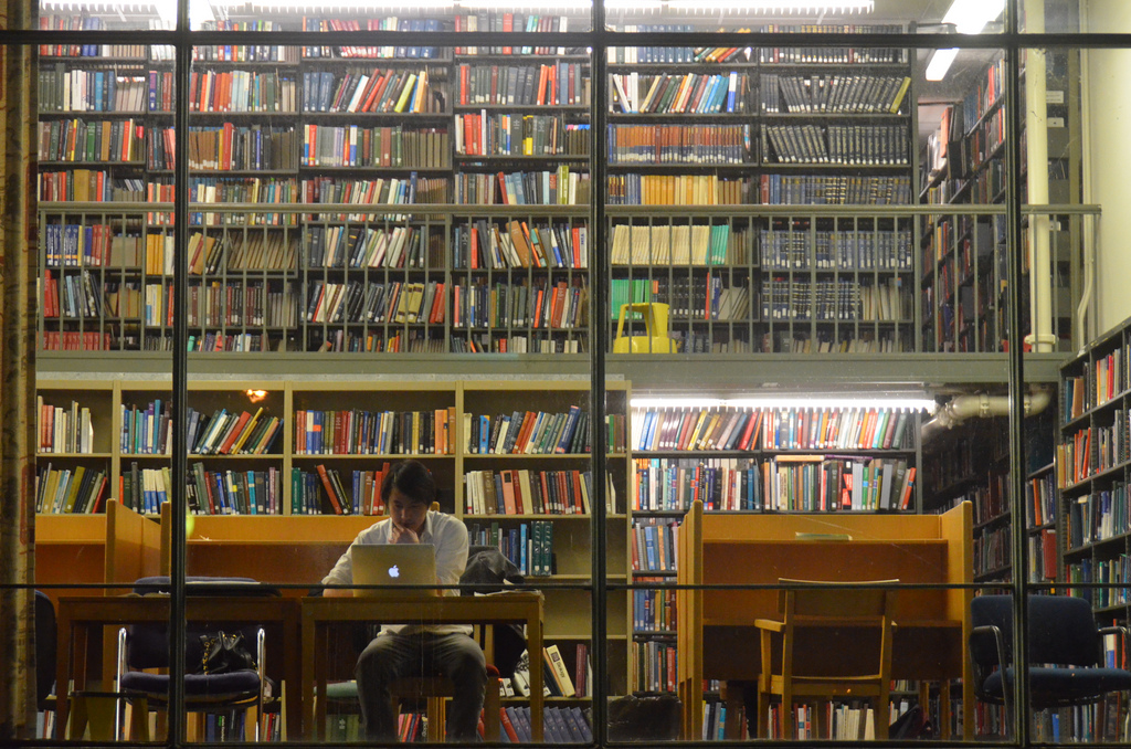 "FAST LIGHT — Man studying alone on his Macbook at the library", by Chris Devers on flickr (CC-BY-NC-SA)
