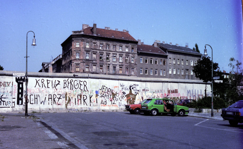 "1983_08_164_Berlin. The Wall at Adalbertstrasse and Bethariendamm Kreuzberg" by Père Ubu on Flickr (CC BY-NC 2.0) "1983_08_164_Berlin. The Wall at Adalbertstrasse and Bethariendamm Kreuzberg" by Père Ubu on Flickr (CC BY-NC 2.0)