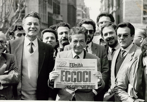 "24 marzo 1984 - Con l’edizione straordinaria de L’Unità alla manifestazione contro il decreto che taglia la scala mobile a Roma" by Camera dei Deputati on Flickr (CC BY-ND 2.0)
