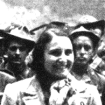 Liberazione di Torino (1945). Ada Prospero Marchesini Gobetti con il Capitano Angelino e Giulio Bolaffi (Laghi) comandante della Divisione “Stellina” della Val Susa, della quale Ada era Commissario Politico con il nome di “Ulisse”. Foto di Ettore Marchesini. (© Archivio Fotografico Centro studi Piero Gobetti)