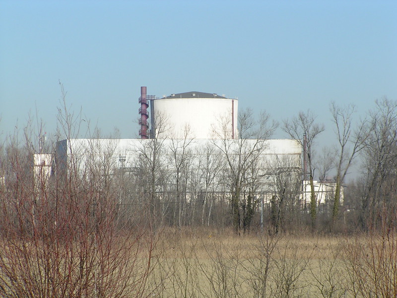 "Centrale nucleare di Caorso" by Simone Ramella on Flickr (CC BY 2.0) "Centrale nucleare di Caorso" by Simone Ramella on Flickr (CC BY 2.0)
