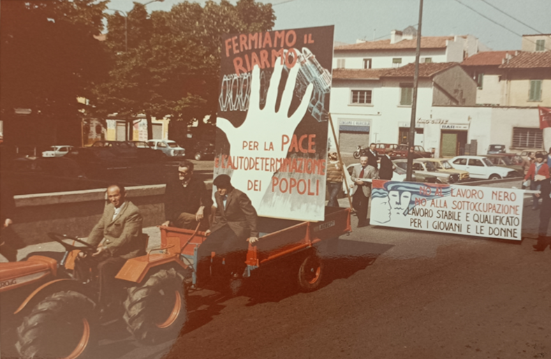 Manifestazione per la pace, Firenze 1981. (© Fondazione Valore Lavoro.) Manifestazione per la pace, Firenze 1981. (© Fondazione Valore Lavoro.)
