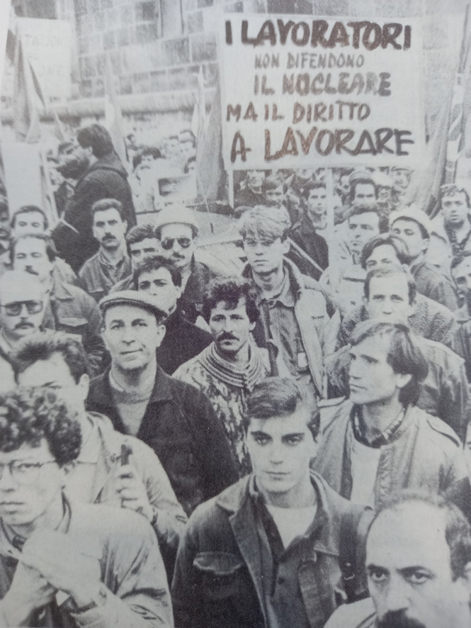 Manifestazione dei lavoratori di Montalto di Castro davanti al ministero dell’Industria, tratta da Energia, 11/1987, p. 16. (© Biblioteca Nazionale Centrale Vittorio Emanuele II di Roma.)