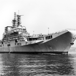 L’incrociatore "Giuseppe Garibaldi" della Marina Militare a rimorchio alla volta dell’Arsenale di Trieste. 1984