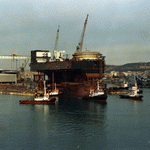 La nave officina semisommergibile "Micoperi 7000" dopo il varo. 1986